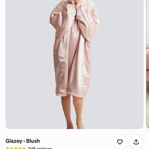 Kitsch Satin Hooded Robe in Soft Pink